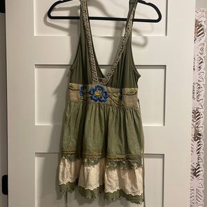 Free People size Medium embroidered tank top. VGUC